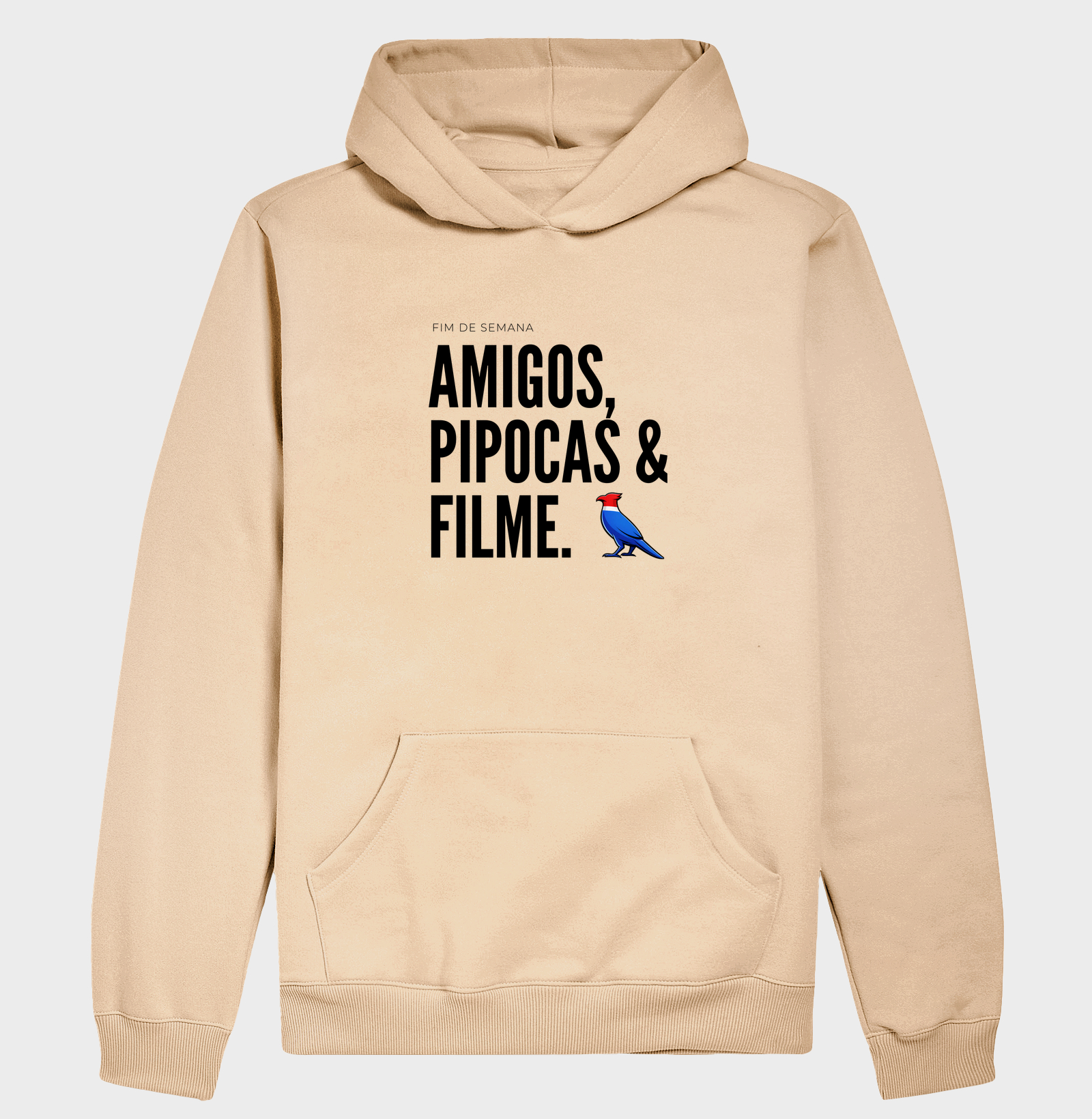 Essa estampa combina com quem tem um estilo urbano e alegre. É uma peça que comunica personalidade e bom humor, ótima para usar em encontros de fim de semana ou para presentear alguém que adora cinema e diversão. - Imagem 5