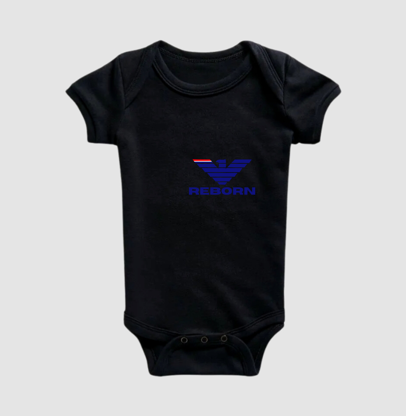 A estampa REBORN BLUE simboliza a força tranquila dos verdadeiros vencedores. Inspirada na majestade da águia, ela representa visão, confiança, liberdade e liderança. Seu tom azul poderoso transmite segurança e equilíbrio, enquanto o nome REBORN reforça a capacidade de se reinventar e crescer diante de qualquer desafio. - Imagem 2