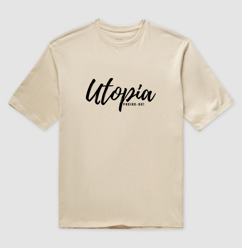 Camiseta Oversized Utopia - Letras Pretas