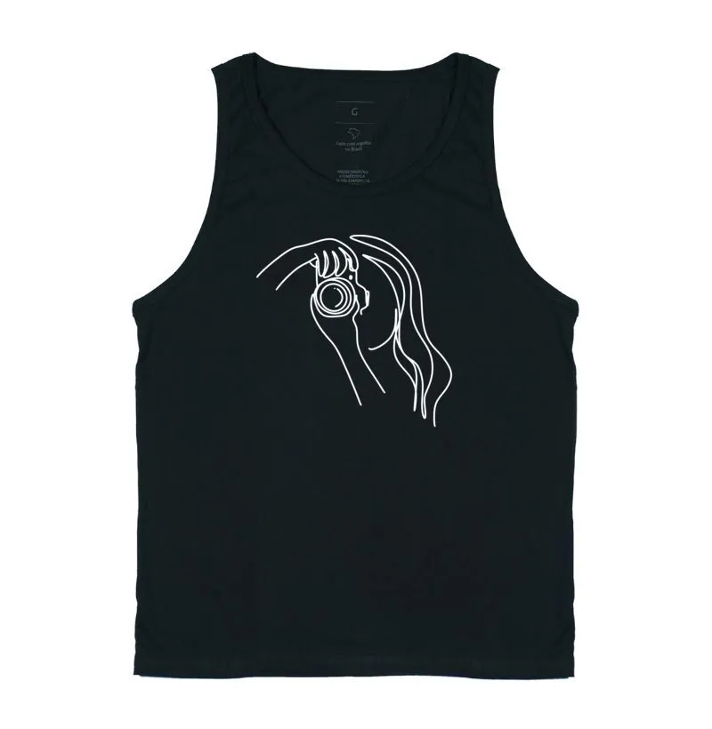 Camiseta regata mulher fotografando - Imagem 3