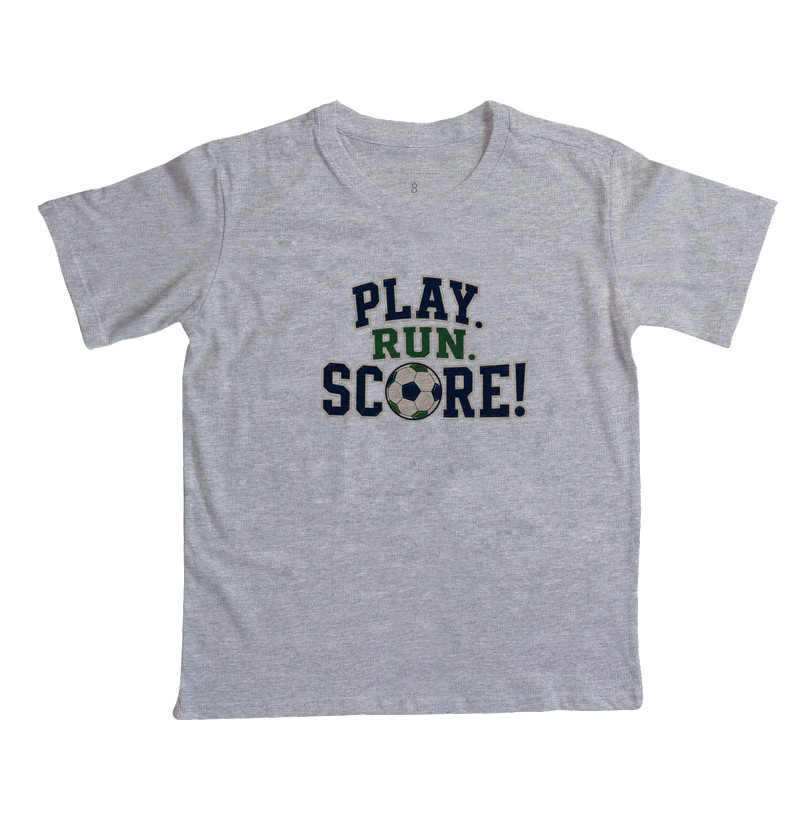 Camiseta Infantil Play. Run. Score. - Imagem 3