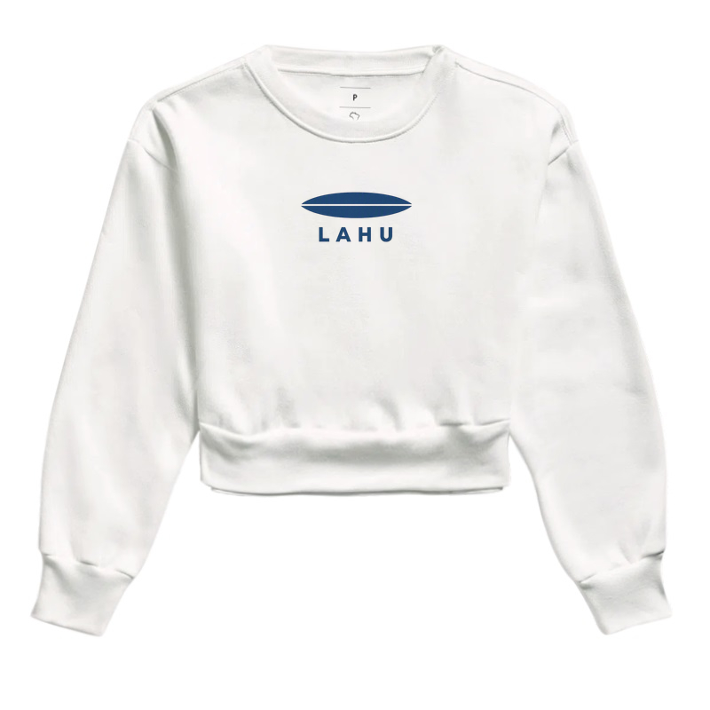 Minimalista, elegante e poderosa — essa estampa da LAHU traduz força e sofisticação em cada linha. O design limpo, com formas precisas e o azul profundo, transmite confiança e equilíbrio, evocando a energia do mar e o espírito livre de quem sabe o que quer. - Imagem 3