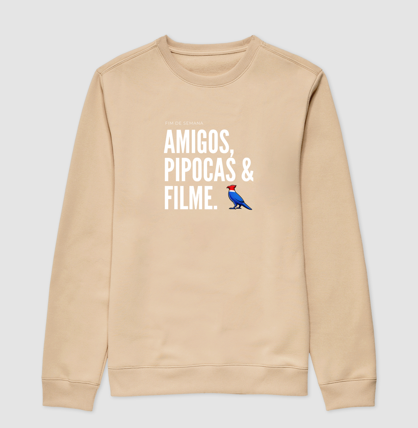  Essa estampa combina com quem tem um estilo urbano e alegre. É uma peça que comunica personalidade e bom humor, ótima para usar em encontros de fim de semana ou para presentear alguém que adora cinema e diversão.  - Imagem 3
