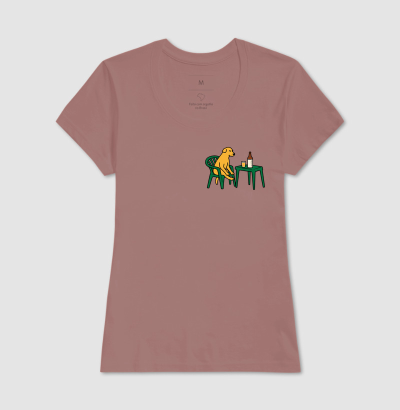 Camiseta Caramelo refletindo na mesa de um Bar - Imagem 17