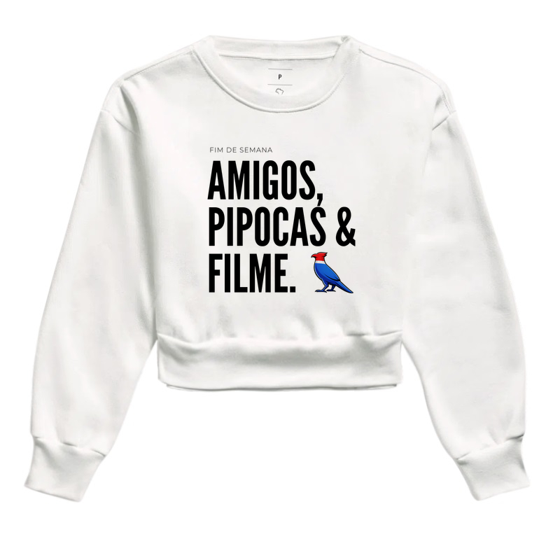 Essa estampa combina com quem tem um estilo urbano e alegre. É uma peça que comunica personalidade e bom humor, ótima para usar em encontros de fim de semana ou para presentear alguém que adora cinema e diversão. - Imagem 3