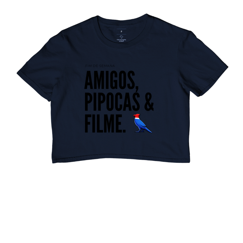 Essa estampa combina com quem tem um estilo urbano e alegre. É uma peça que comunica personalidade e bom humor, ótima para usar em encontros de fim de semana ou para presentear alguém que adora cinema e diversão. - Imagem 4