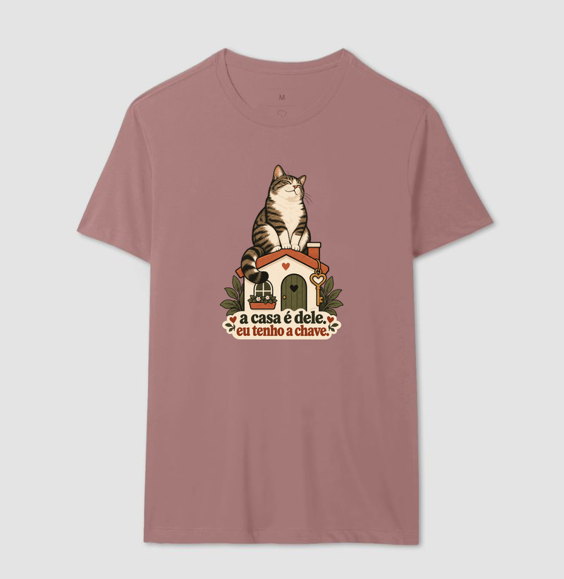 Camiseta Gato Humor "a casa é dele. eu tenho a chave." | Pelo & Pano - Imagem 16