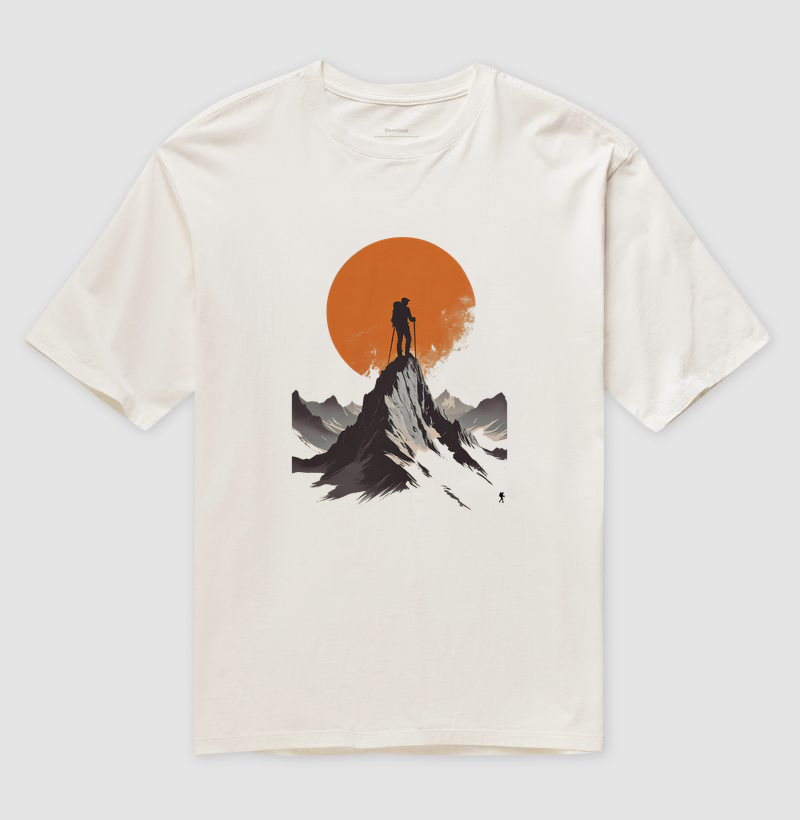 Camiseta Trilheiro no Topo da Montanha | Sol Laranja Silhueta Aventura | Colecao Fashion Travel - Imagem 4
