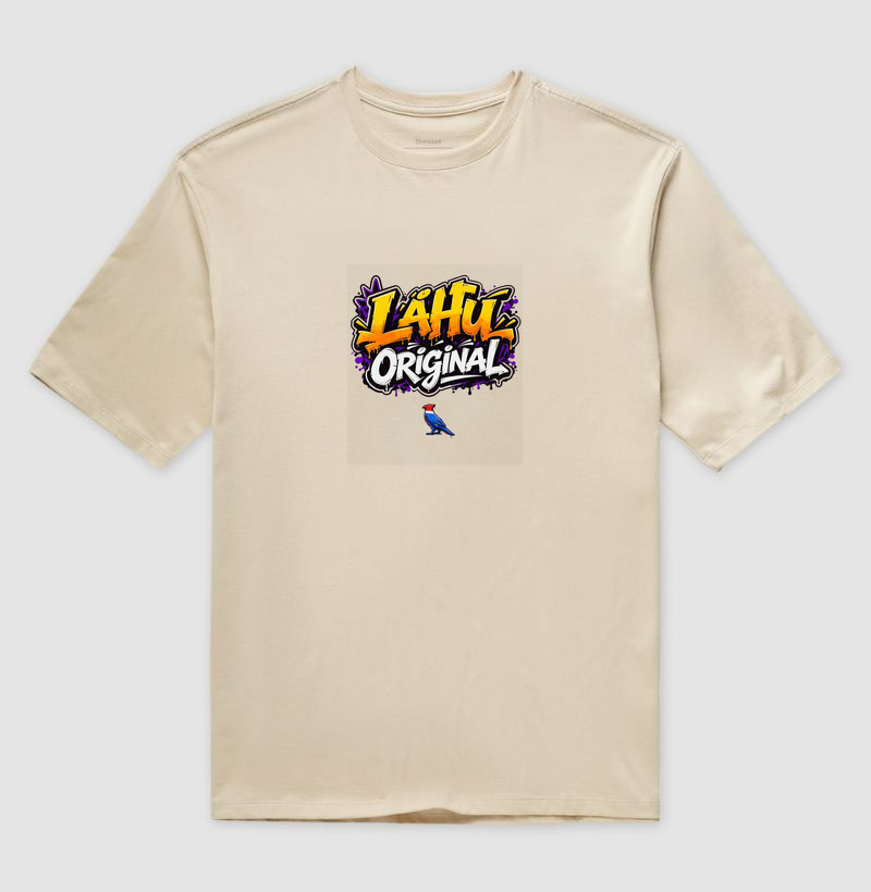 O grafite LÄHU Original brilha em tons vibrantes de laranja e roxo, traduzindo energia e movimento. Mistura perfeita entre arte de rua e moda contemporânea, feita para quem vive o estilo com propósito. - Imagem 3