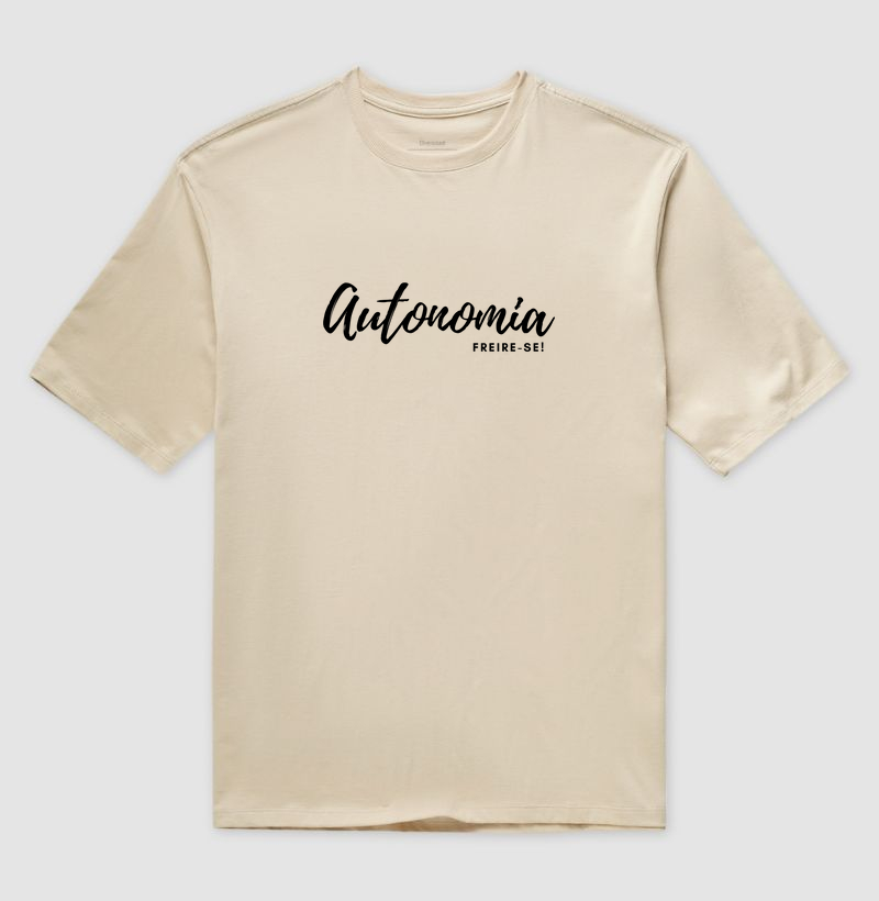 Camiseta Oversized Autonomia - Letras Pretas