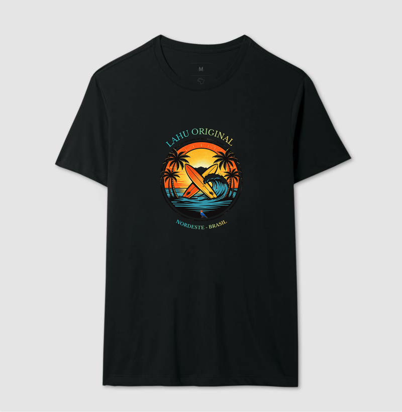 “Sinta a energia das ondas nordestinas com a estampa Lahu Original. Cores vibrantes, estilo surf e alma brasileira — feita para quem carrega o sol e o mar no coração. Vista o Nordeste, vista Lahu!” - Imagem 2