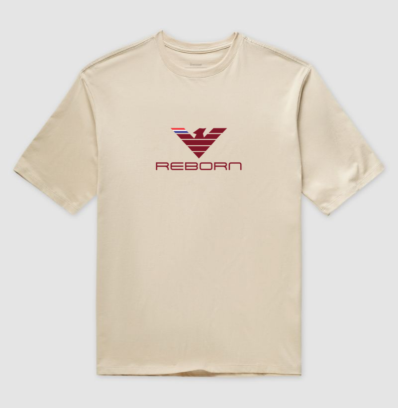 REBORN — RENASCER. MAIS FORTE. MAIS ALTO. Uma obra de arte no peito. Acima, a fênix — imponente, elegante, em tons que brilham com nobreza sobre o branco puro. Suas linhas são precisas, definidas, perfeitas: não é só um símbolo, é a promessa de quem nunca se deita. - Imagem 3