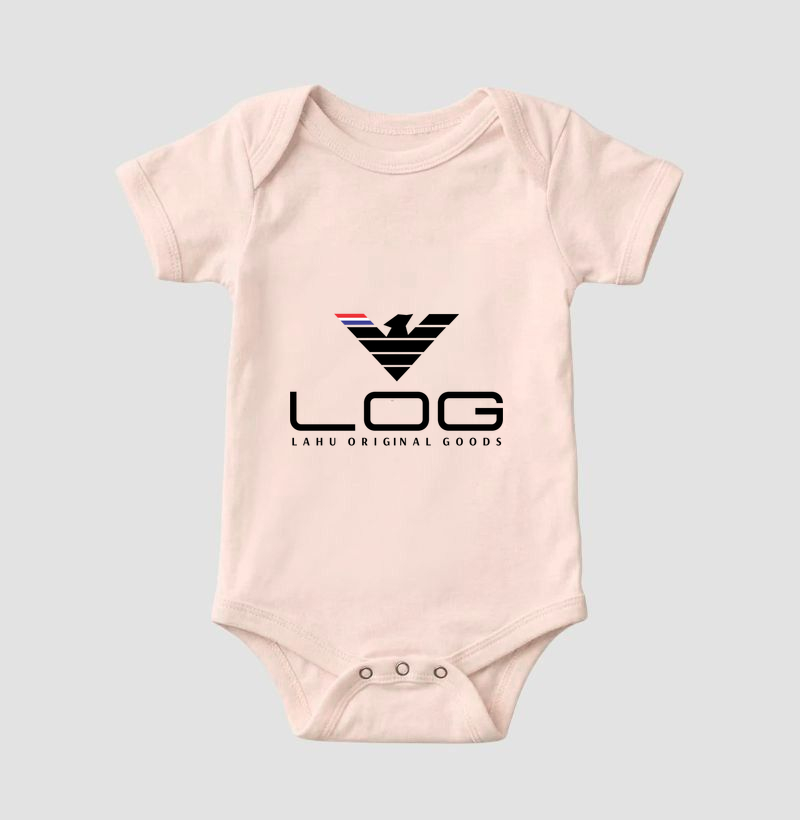 🦅 LOG | A Força das Origens, a Coragem de Evoluir  A estampa LOG - Lahu Original Goods é uma representação poderosa de identidade, liderança e propósito. Seu símbolo central, inspirado na figura de uma águia estilizada, transmite visão, liberdade, força e a determinação necessária para superar qualquer desafio. - Imagem 5