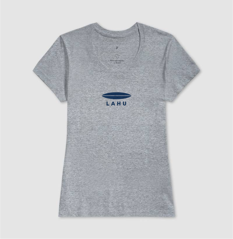Minimalista, elegante e poderosa — essa estampa da LAHU traduz força e sofisticação em cada linha. O design limpo, com formas precisas e o azul profundo, transmite confiança e equilíbrio, evocando a energia do mar e o espírito livre de quem sabe o que quer. - Imagem 9