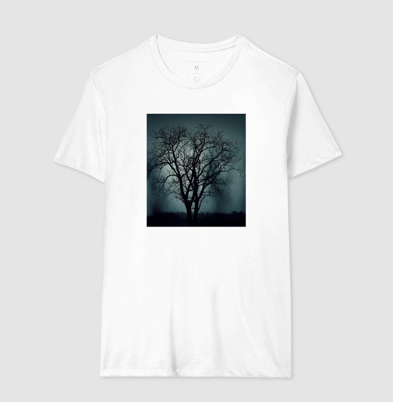 O Invisível que Sustenta | Camiseta Árvore na Névoa - Imagem 3