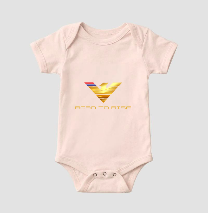 👑🦅 BORN TO RISE | A Grandeza de Quem Nasceu para Conquistar A estampa Born to Rise é uma verdadeira obra de arte que transmite poder, excelência e liderança. Com uma águia majestosa em dourado reluzente, símbolo universal de visão, liberdade e força, esta criação representa aqueles que não se contentam com o comum e estão sempre em busca de voos mais altos. - Imagem 5