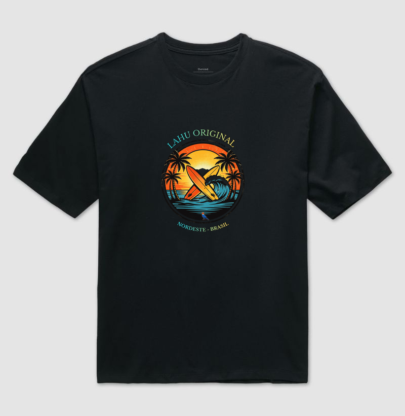 “Sinta a energia das ondas nordestinas com a estampa Lahu Original. Cores vibrantes, estilo surf e alma brasileira — feita para quem carrega o sol e o mar no coração. Vista o Nordeste, vista Lahu!” - Imagem 2