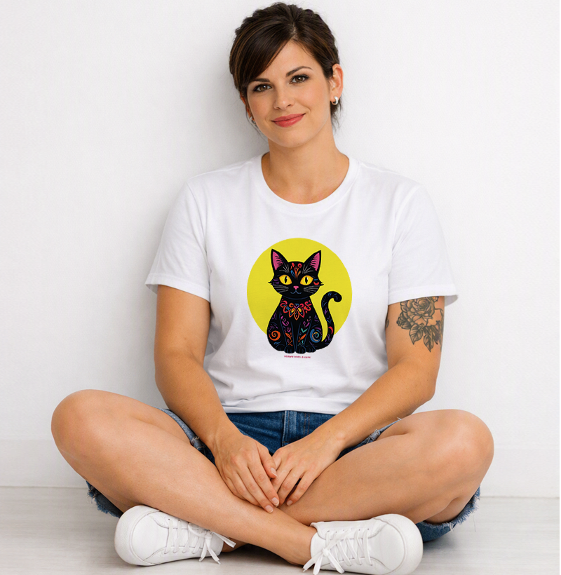 Gata preta e fundo amarelo - Imagem 2