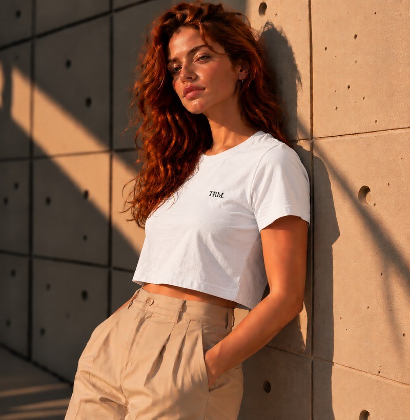 Cropped Feminino Branco com Logo Preta TRM Timeless - Imagem 3