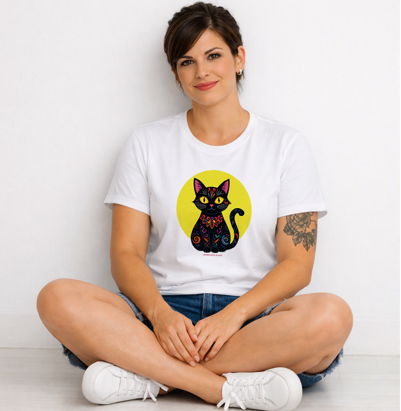 Gata preta e fundo amarelo - Imagem 2