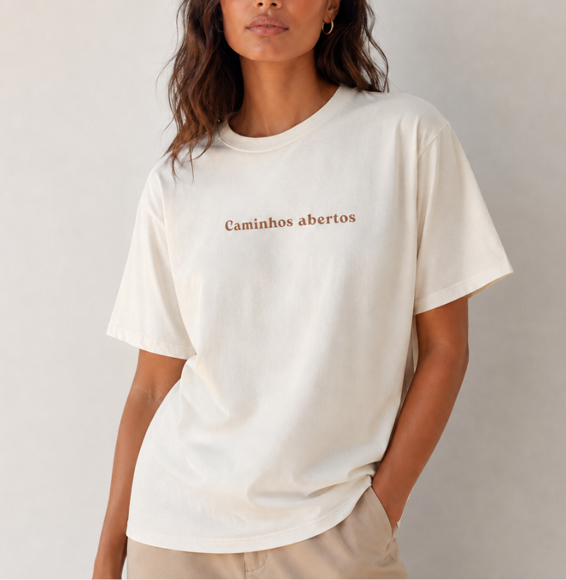 Camiseta 100% Algodão "Caminhos Abertos" – Estilo Minimalista com Significado - Imagem 2