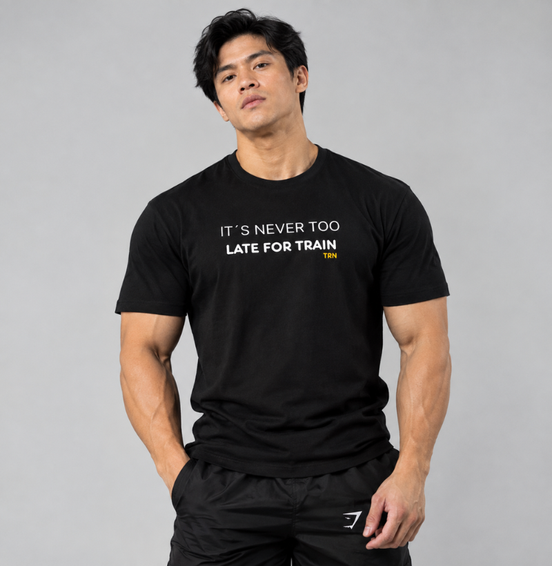 Camiseta Algodão Peruano It's Never Too Late to Train – TRN | Camiseta Premium Fitness - Imagem 3