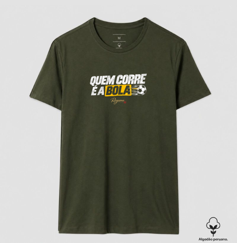 "Quem corre é a Bola" - Futebol - Camiseta Algodão Peruano Masculina, Feminina e Babylook - Imagem 4