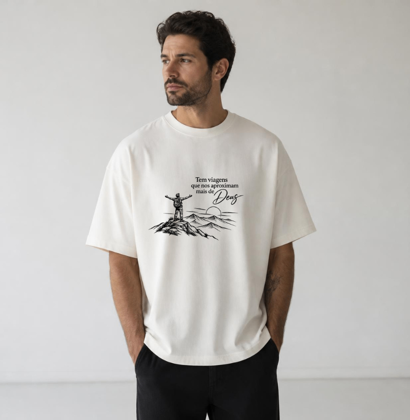 Camiseta Oversized | Unissex | Tem Viagens que nos Aproximam de Deus - Imagem 3