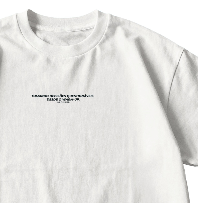 TOMANDO DECISÕES QUESTIONÁVEIS — Camiseta Oversized - Imagem 3