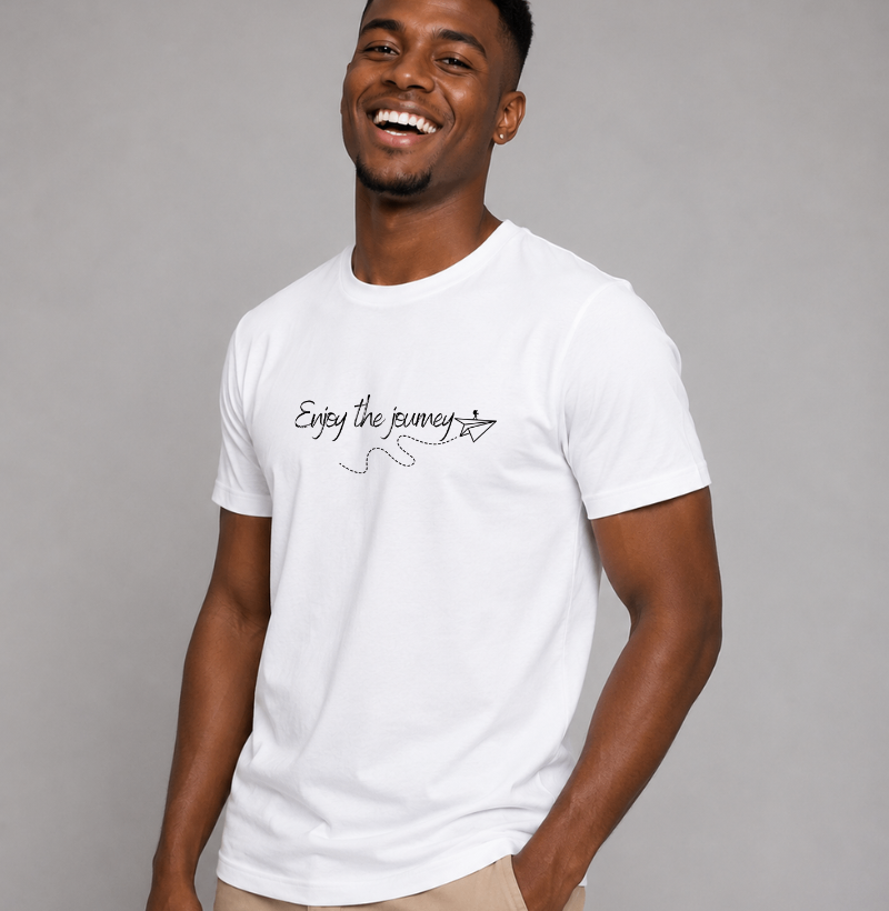 Camiseta Enjoy the Journey | Caligrafia Aviao de Papel Viagem | Colecao Viciados em Viagem - Imagem 4