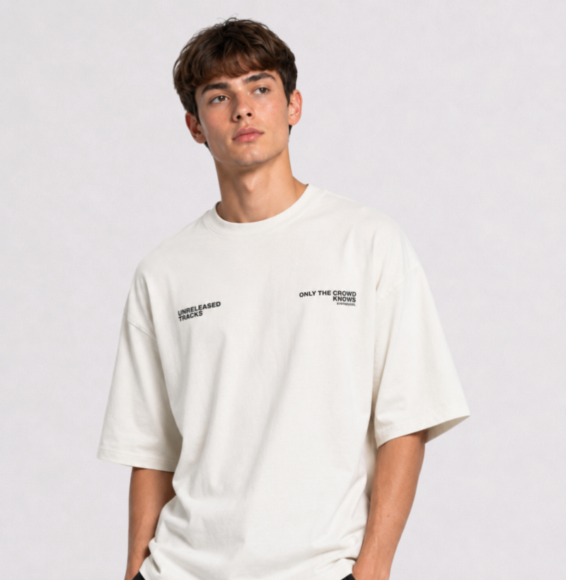 UNRELEASED TRACKS V2 — Camiseta Oversized - Imagem 2