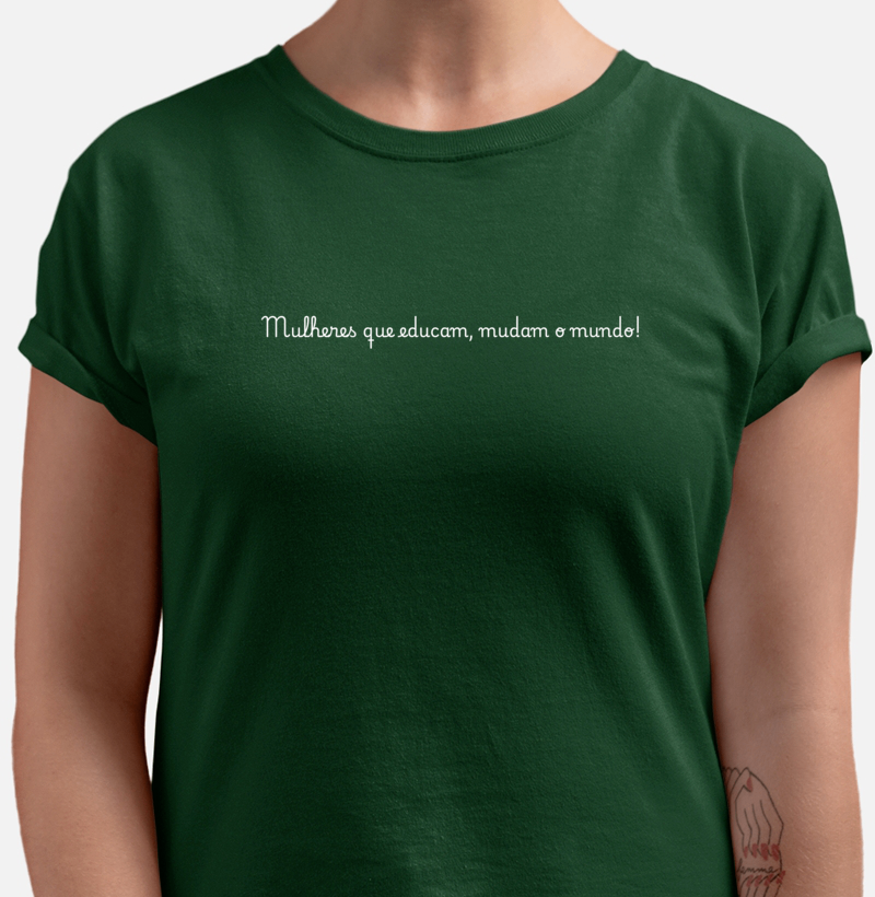 Camiseta Mulheres que educam mudam o mundo - Letras Brancas - Imagem 3
