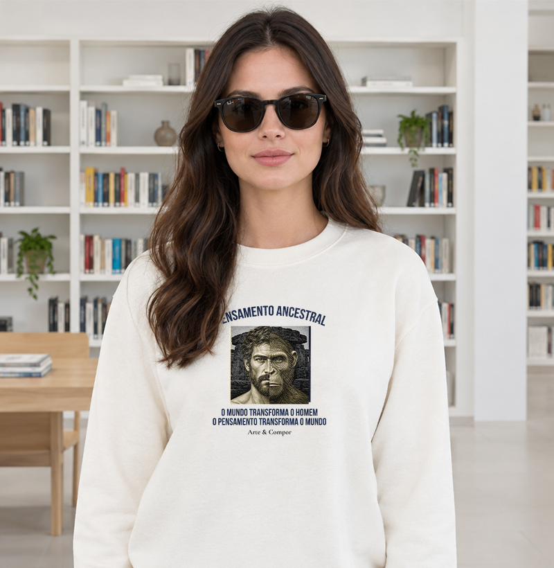 "Camiseta O Pensamento Ancestral — O mundo transforma o homem, o pensamento transforma o mundo" - Imagem 2