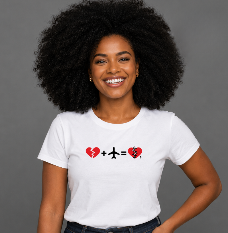 Camiseta Coracao Partido Mais Aviao Igual Coracao Curado | Equacao Viagem Humor | Colecao Viciados em Viagem - Imagem 4