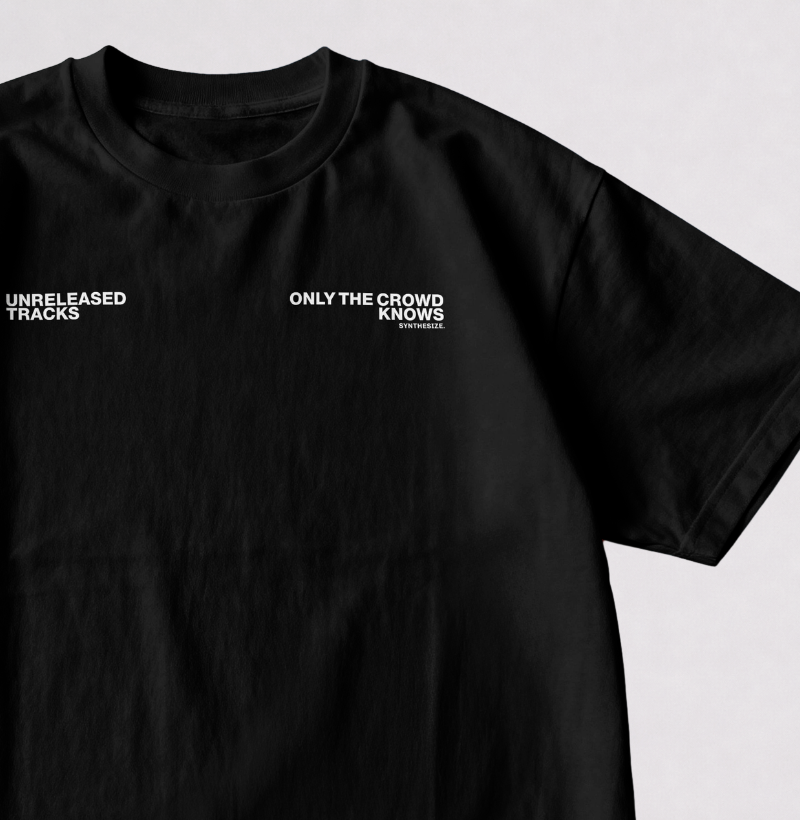 UNRELEASED TRACKS V2 — Camiseta Oversized - Imagem 4