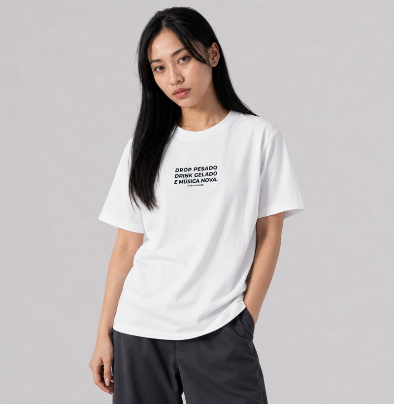 DROP PESADO, DRINK GELADO E MÚSICA NOVA — Camiseta Oversized - Imagem 2