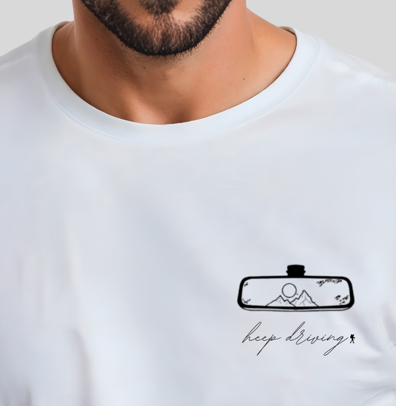 Camiseta Keep Driving Espelho Retrovisor Montanha | Road Trip Viagem | Colecao Viciados em Viagem - Imagem 3