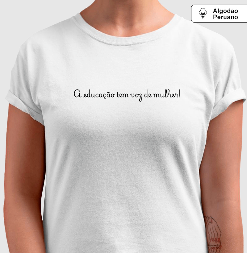 Camiseta Algodão Peruano - A educação tem voz de mulher - Letras Pretas - Imagem 2
