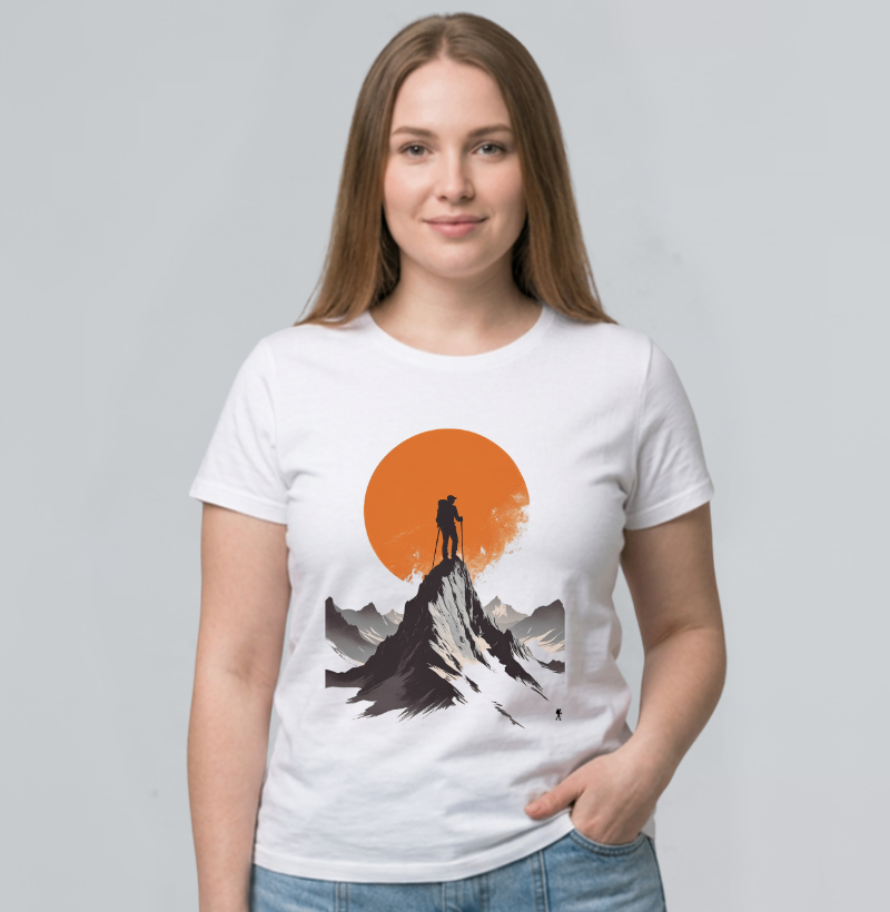 Camiseta Trilheiro no Topo da Montanha | Sol Laranja Silhueta Aventura | Colecao Fashion Travel - Imagem 3