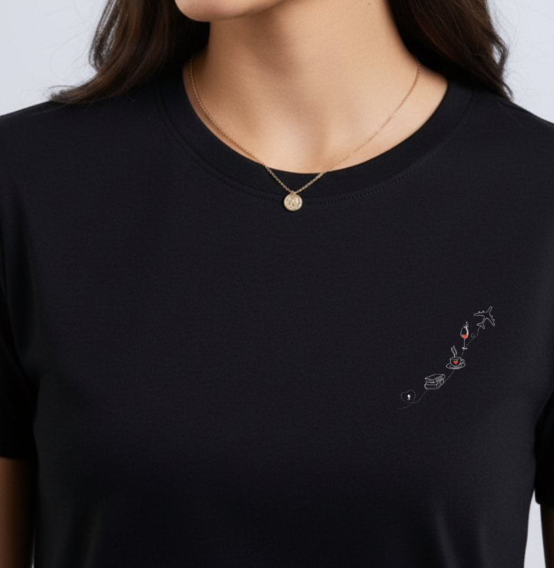 Camiseta Livro Cafe Vinho Aviao Bolso | Rota da Vida Viajante Pocket | Colecao Viciados em Viagem - Imagem 4