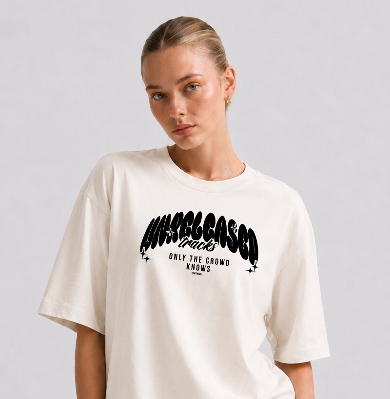 UNRELEASED TRACKS — Camiseta Oversized - Imagem 3