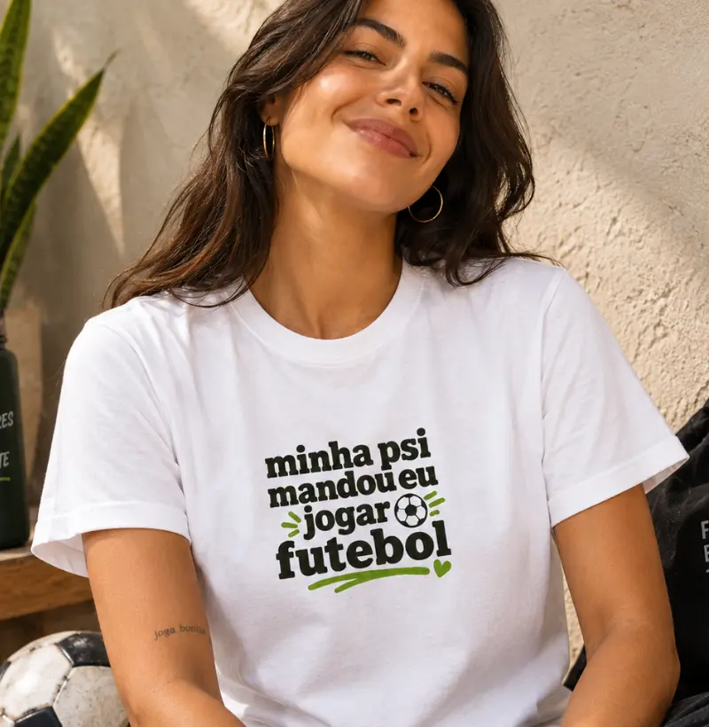 Minha Psi Mandou Eu Jogar Futebol - Camiseta