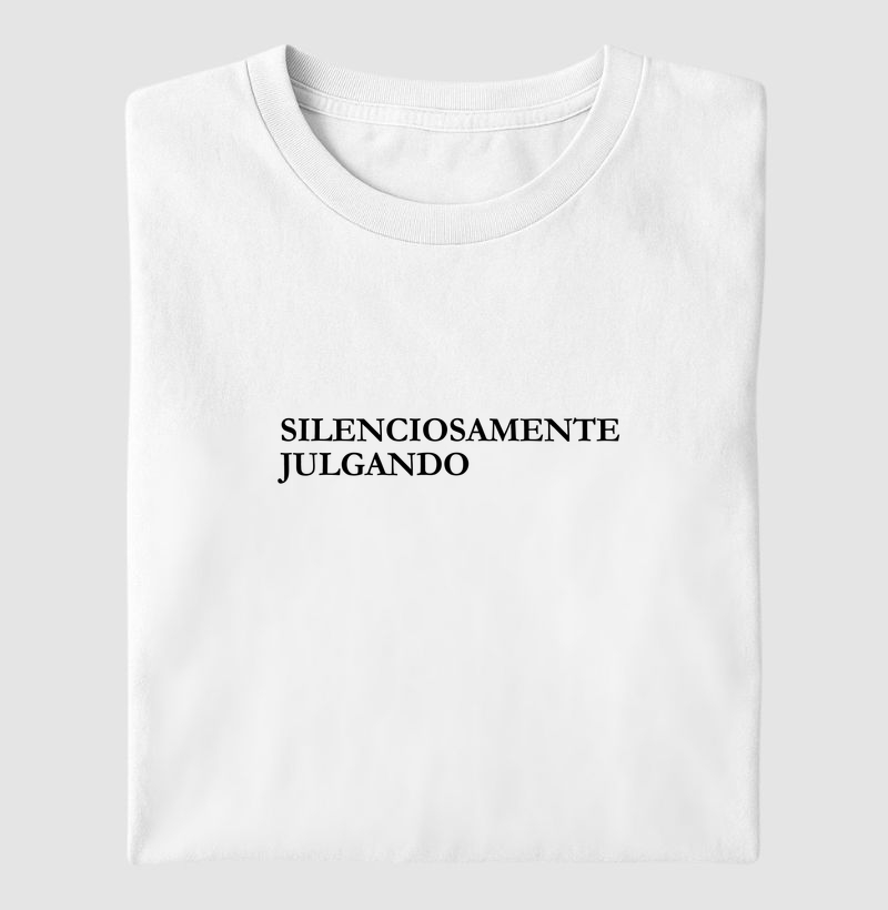 Silenciosamente julgando
