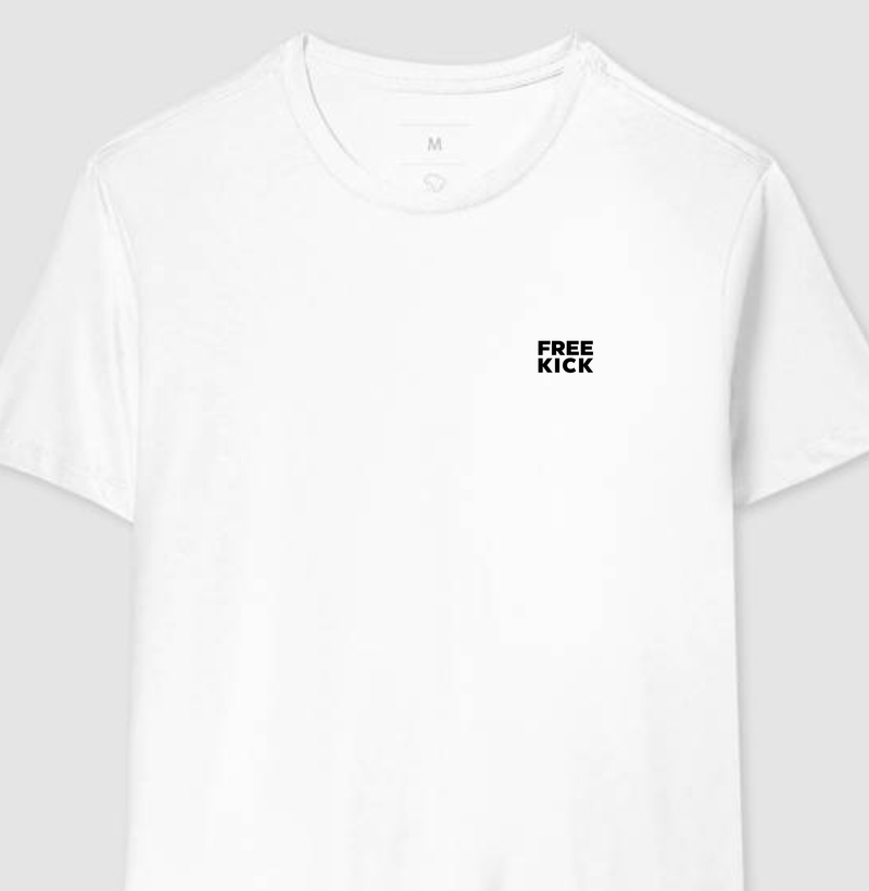 CAMISETA FREE KICK LOGO PRETO BOLSO