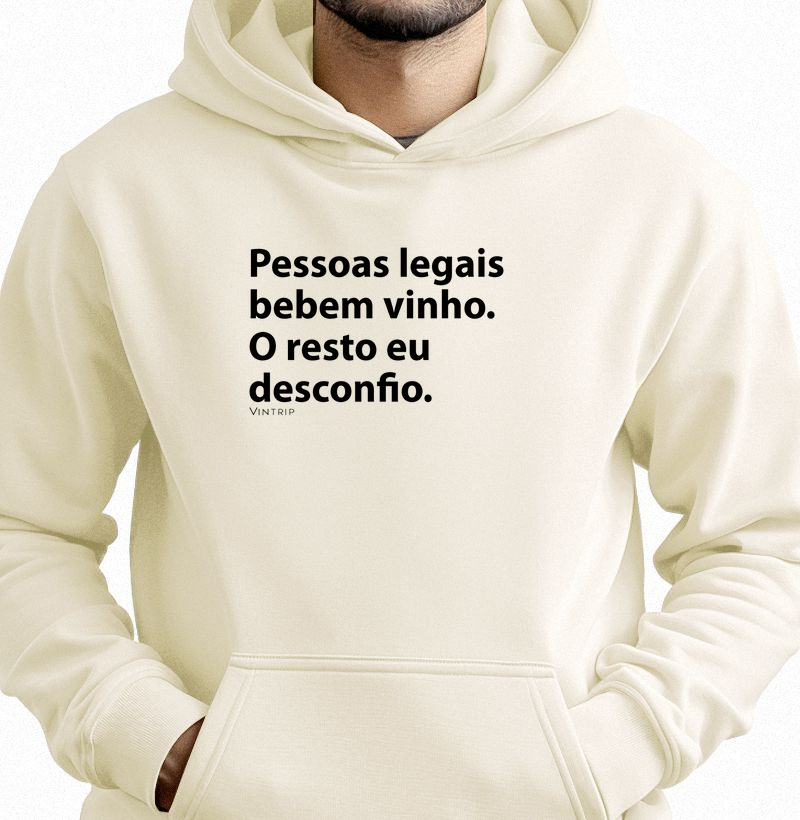 Pessoas legais bebem vinho