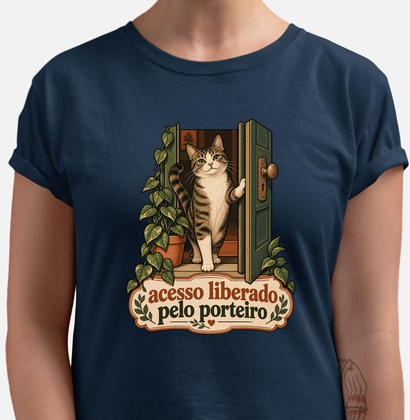 Camiseta Gato Porta "acesso liberado pelo porteiro" | Pelo & Pano