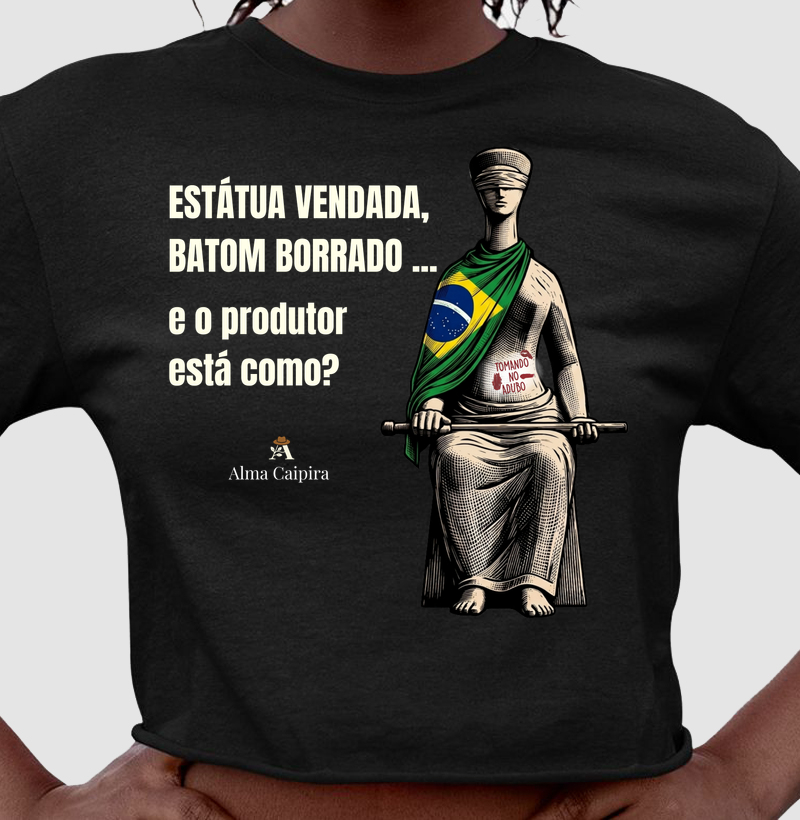 Estátua vendada, batom borrado, e o produtor está como? (tomando no adubo) - Cropped