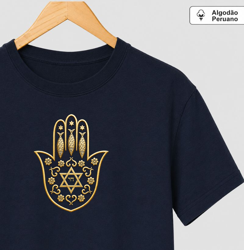 𝙈𝙖̃𝙤 𝙃𝙖𝙢𝙨𝙖: 𝙋𝙧𝙤𝙩𝙚𝙘̧𝙖̃𝙤, 𝙇𝙪𝙯 𝙚 𝘾𝙤𝙣𝙚𝙭𝙖̃𝙤 - Camiseta Algodão Peruano
