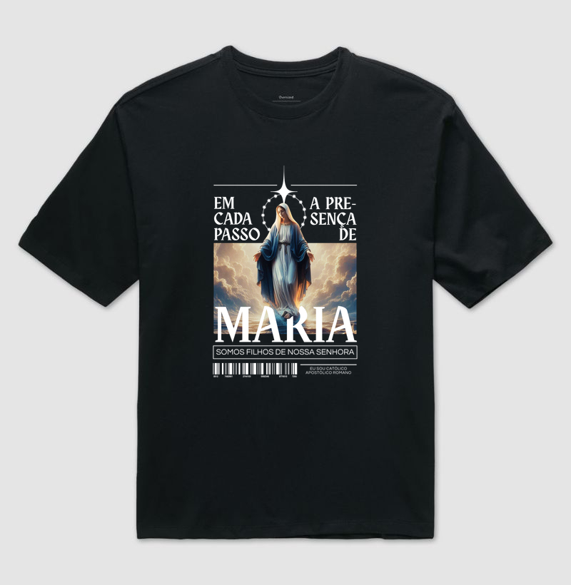 Camiseta Oversized Em Cada Passo A Presença de Maria