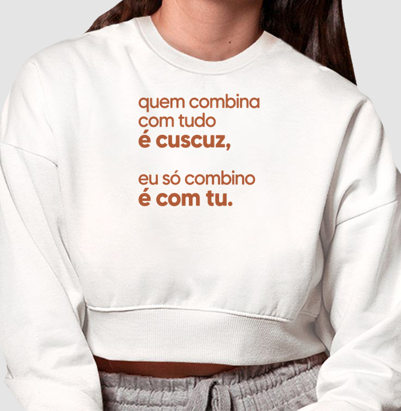 Quem combina com tudo é cuscuz, eu só combino é com tu. - Cropped Moletom
